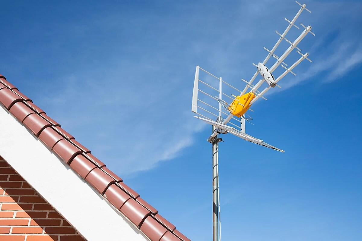 Antena TDT moderna para instalación y reparación